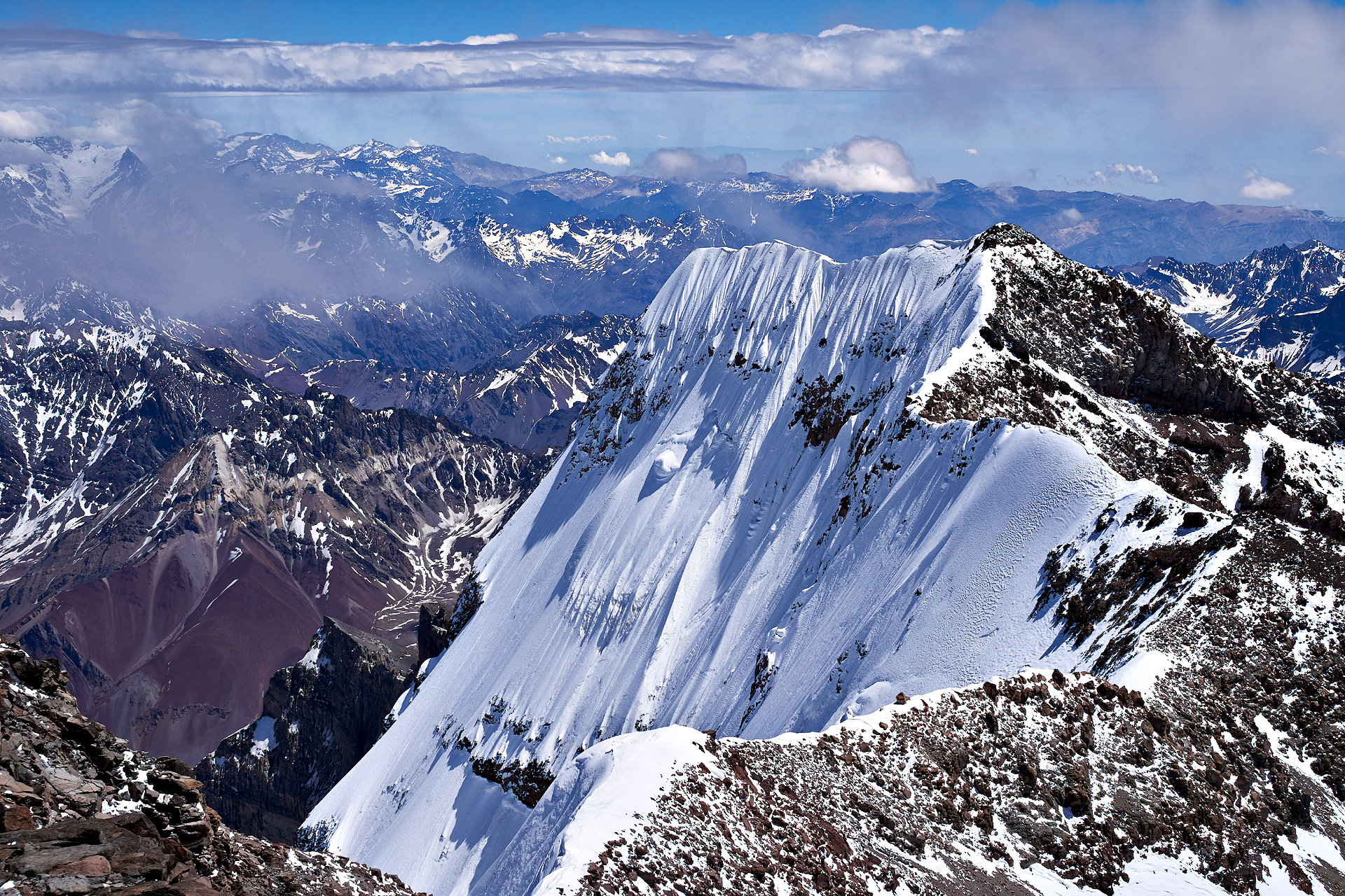 Высшая точка горной системы южной америки. Andes Аконкагуа гора. Мендоса Аргентина Аконкагуа. Южная Америка горы Анды. Горная цепь Анды.